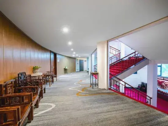 Grapefruit Hotel