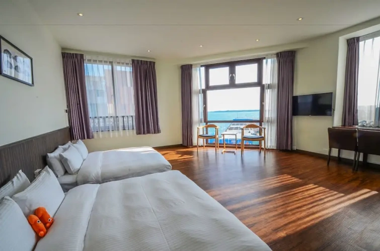 Standard Quadruple room with sea view