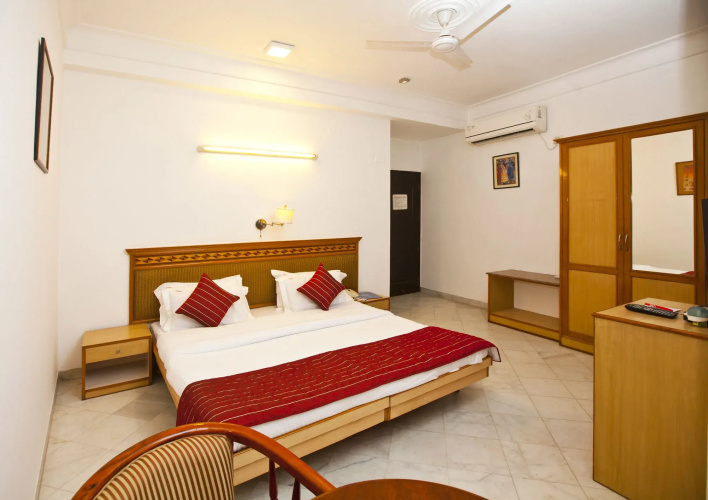 Hotel Mall View by OYO Rooms