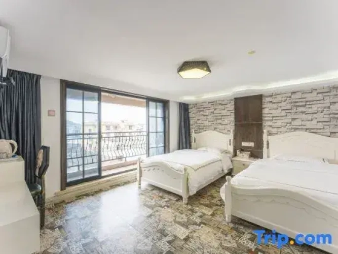 Standard Twin room with balcony