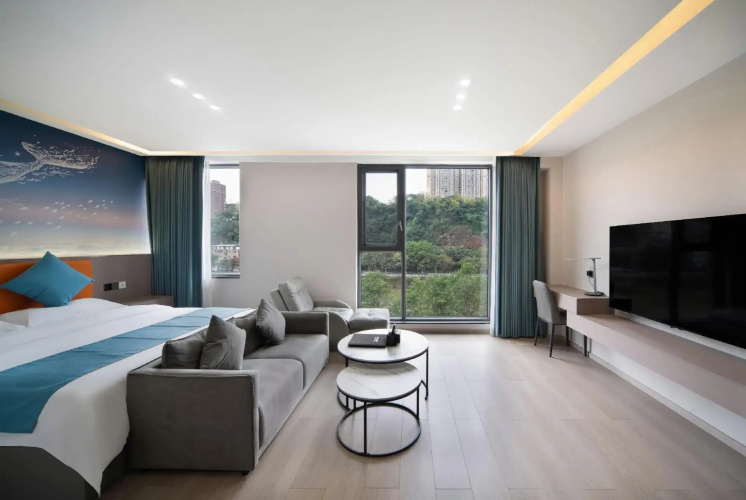 Lizhi Holiday Hotel