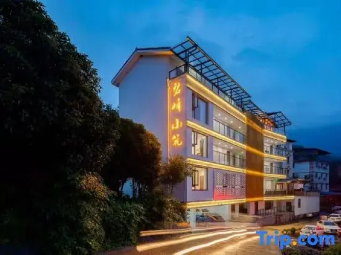 Ya'an Bifeng house
