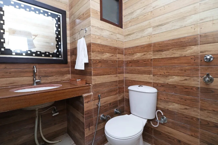 Hotel De DS Plaza By OYO Rooms