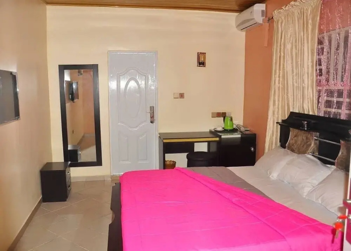 De Revelation Hotel