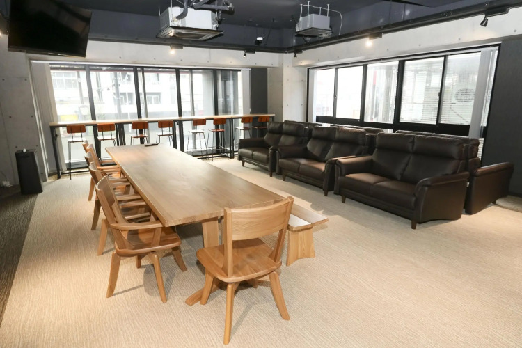 Lightning HotelOver view