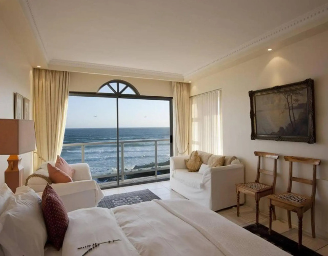 Hermanus Beachfront Lodge