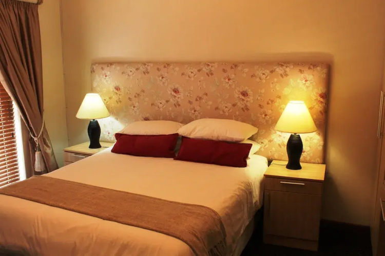 12 Calypso Mansion Self catering