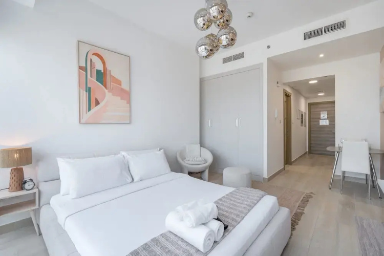 An Exceptional Studio in JVC That Sleeps 2
