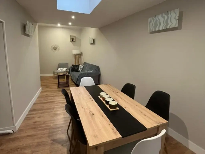 2 Bedrooms Apartment