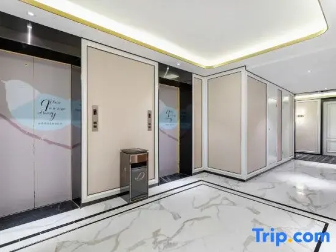 Xana Deluxe Hotel