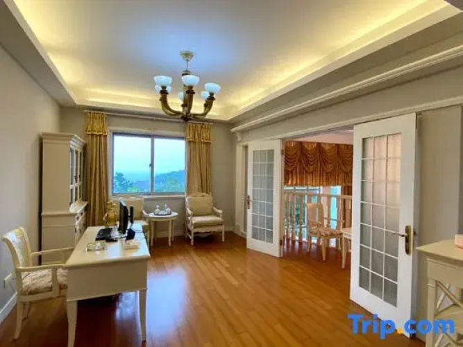 Xilei Hailu Guesthouse