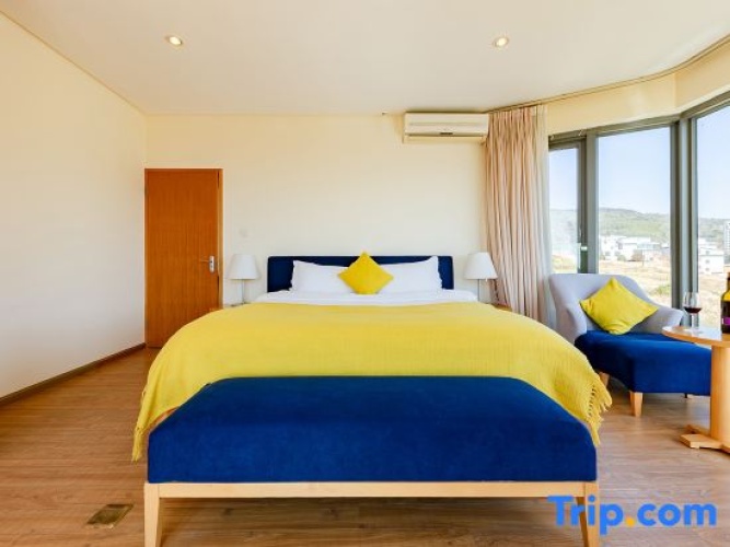 2 Bedrooms Suite with lake view