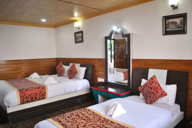 Goroomgo Kasturi Palace Darjeeling