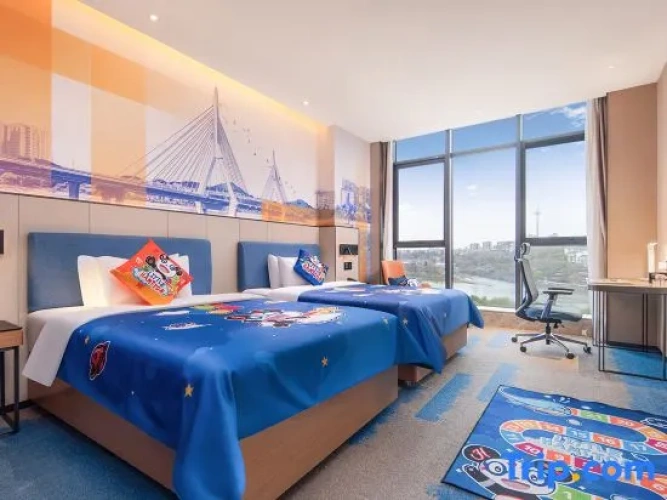 Standard Twin Family room with river view