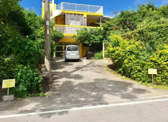 Pension Yellow House