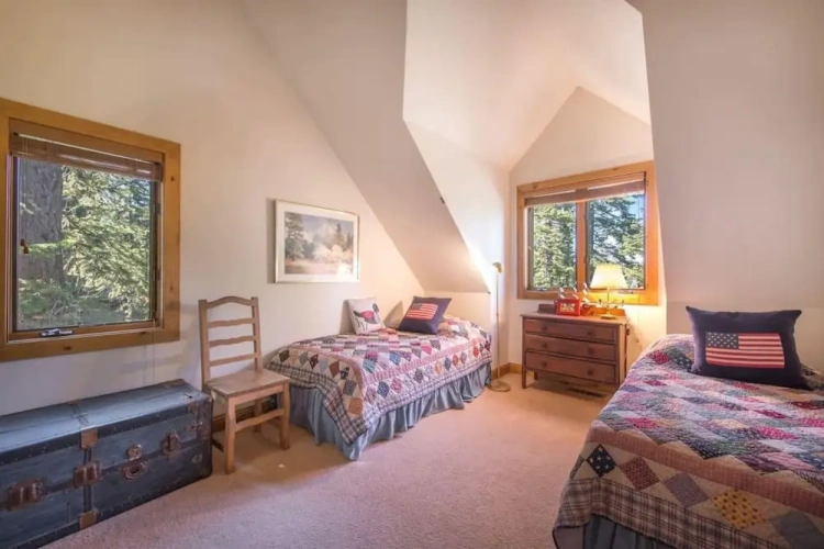 4 Bedrooms Cottage