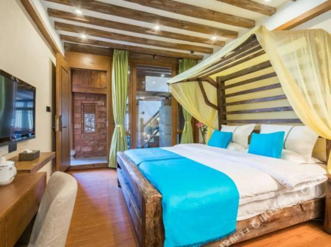 Lijiang Houfu Inn