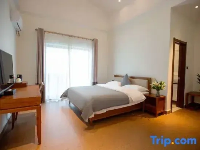 Luxury Double room with balcony and with land view