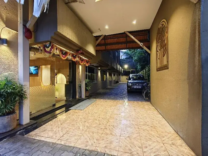 Hotel Golden Arc