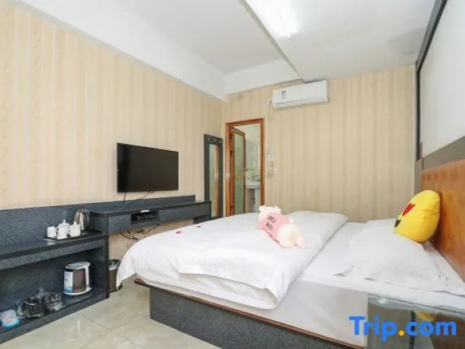 Standard Double room with street view