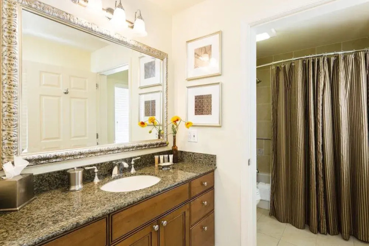 Reunion Backing Onto Golf Course 3 Br condo by RedAwning