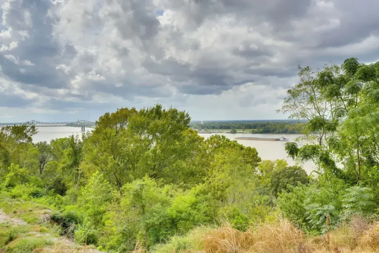 Charming Cottage w/ Mississippi River Views!