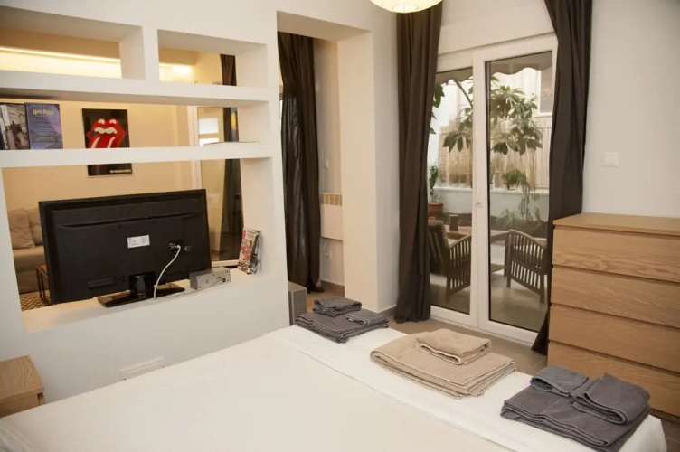 HiEnd Flat and Terrace Lower Gfloor