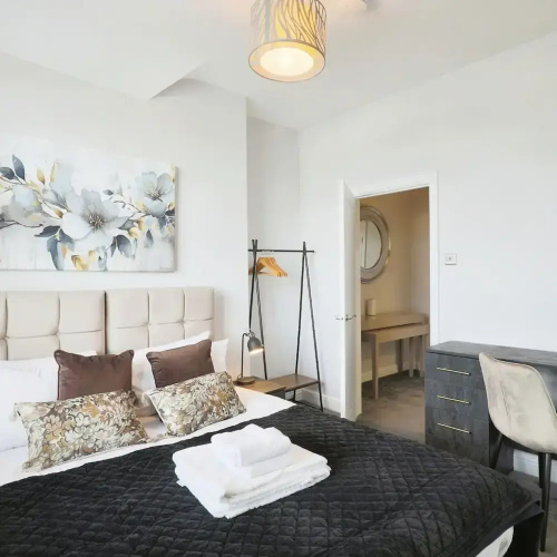 Deluxe 7 Bedroom Property in Solihull