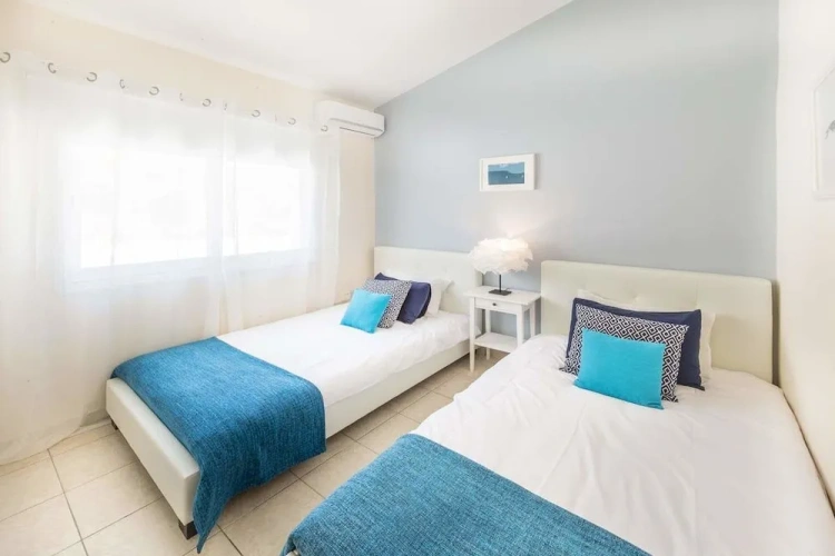 4 Bedrooms Villa with sea view