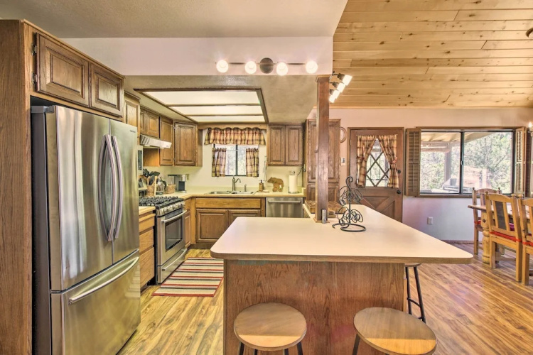 Rustic, Forest-view Retreat in Heber-overgaard!