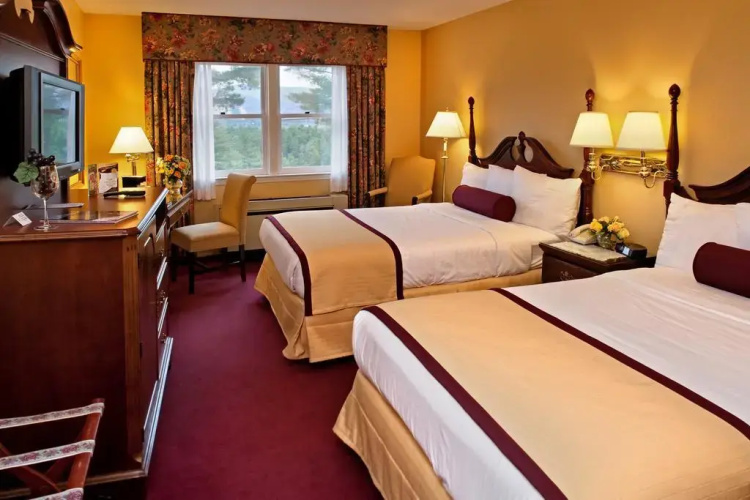 The White Mountain Hotel & Resort