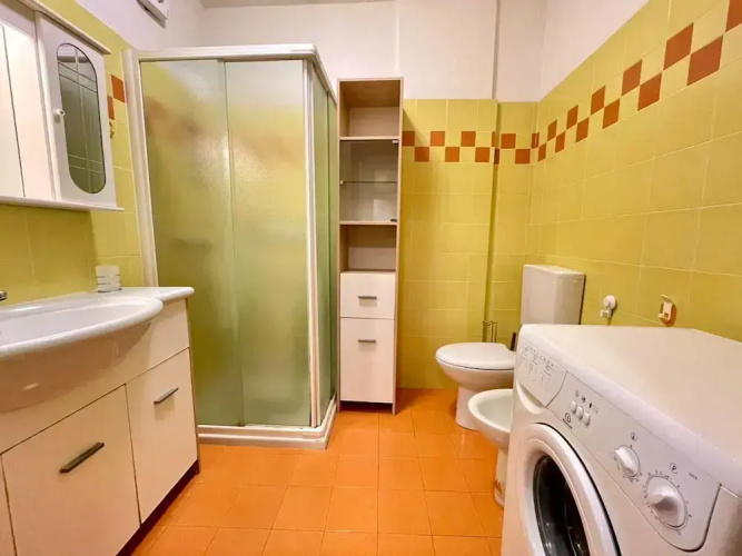 Central Apartment With Shared Pool