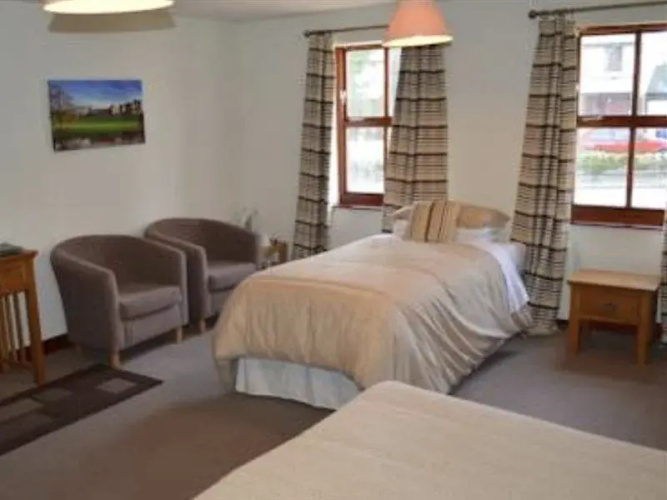 The Oaks Hotel