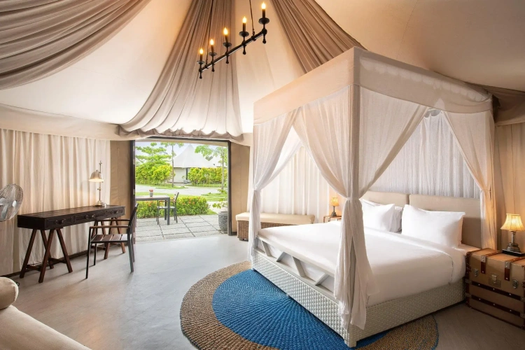 Tent with garden view