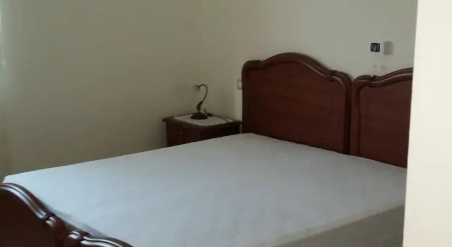 Atina Bed