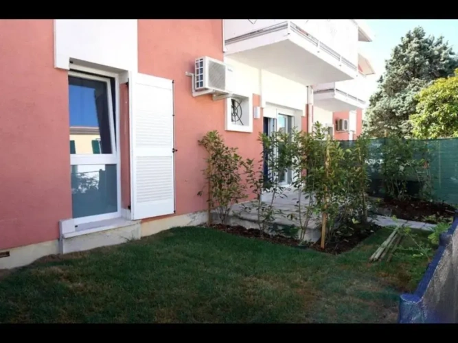 2 Bedrooms Twin Apartment with garden view