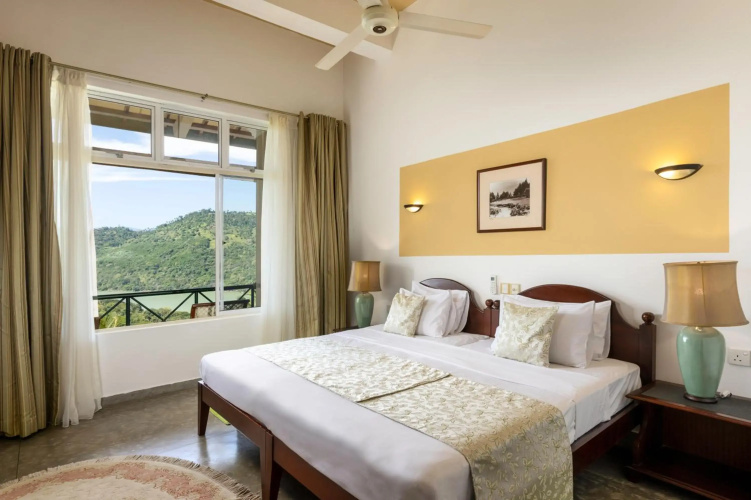 The Albatross, Kandy