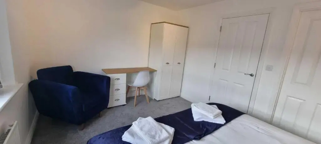Near City Centre 4 Bed 2 Bath House with Parking, Digbeth, Birmingham
