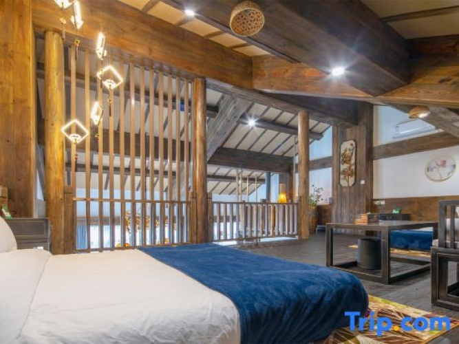 Deluxe Duplex Suite