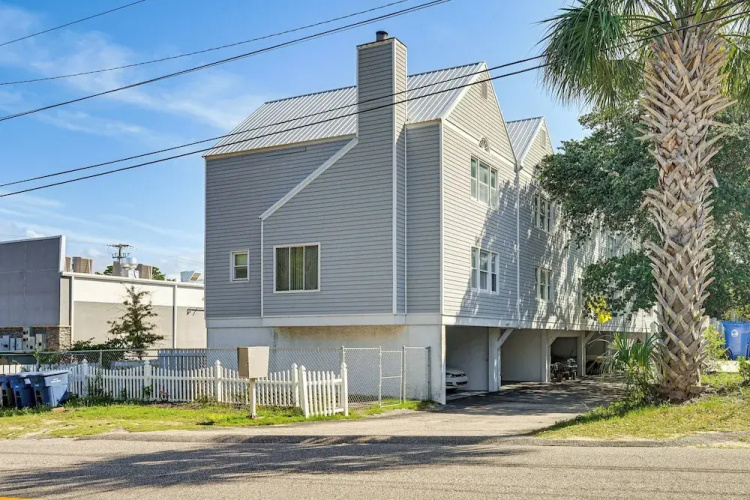 Steps to Sand: Walkable Condo in Myrtle Beach!