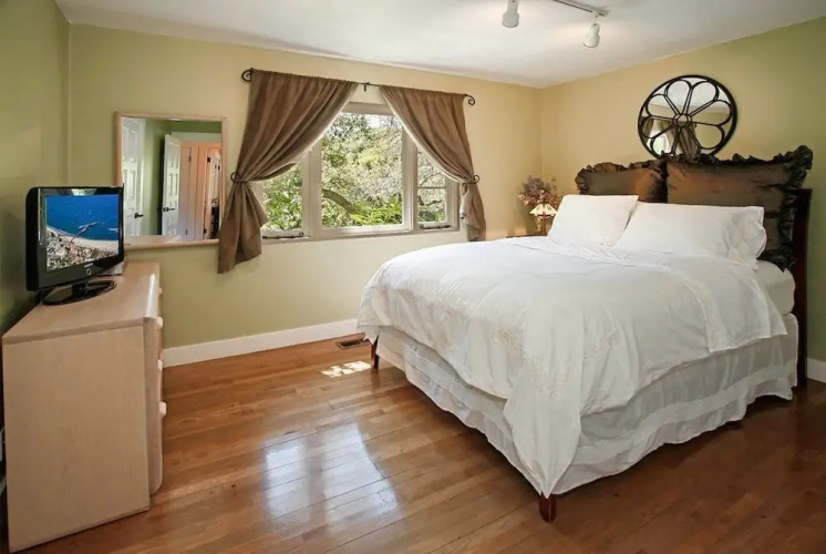 4BR 3BA Stunning Views by RedAwning