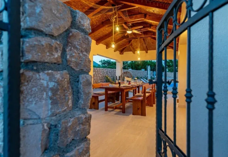 2 Bedrooms Villa