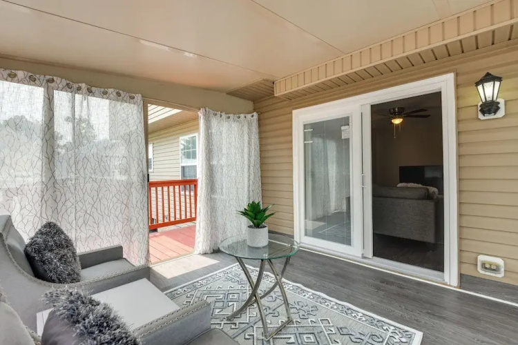 Baltimore Home w/ Deck, 9 Mi to Downtown!