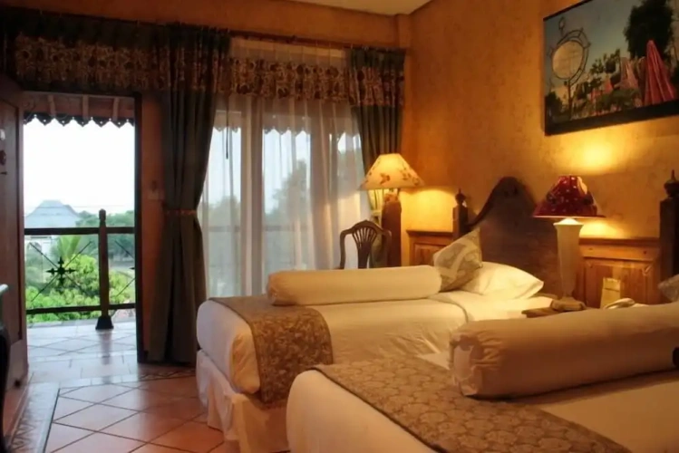 Standard room with balcony and with city view