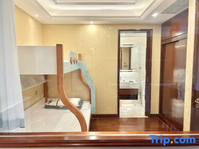 2 Bedrooms Family Suite with view