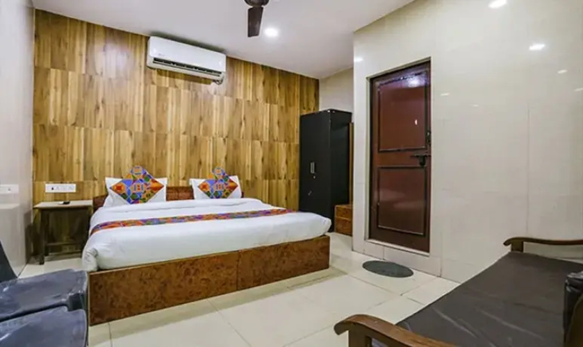 Fabhotel Maharoopa