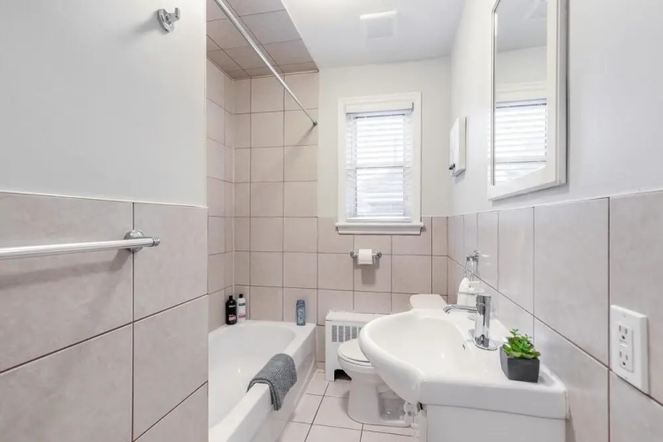 Cozy 1BR Apt With King Bed and Netflix - Near DT Hamilton