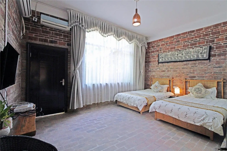 Standard Twin room with garden view