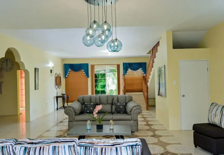 Champagne Villa