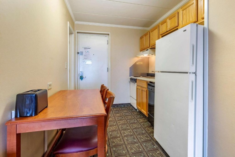 Standard Quadruple Basement room